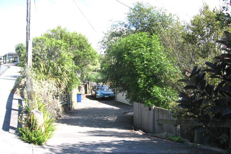 Photo of property in 1/868 Beach Road, Waiake, Auckland, 0630