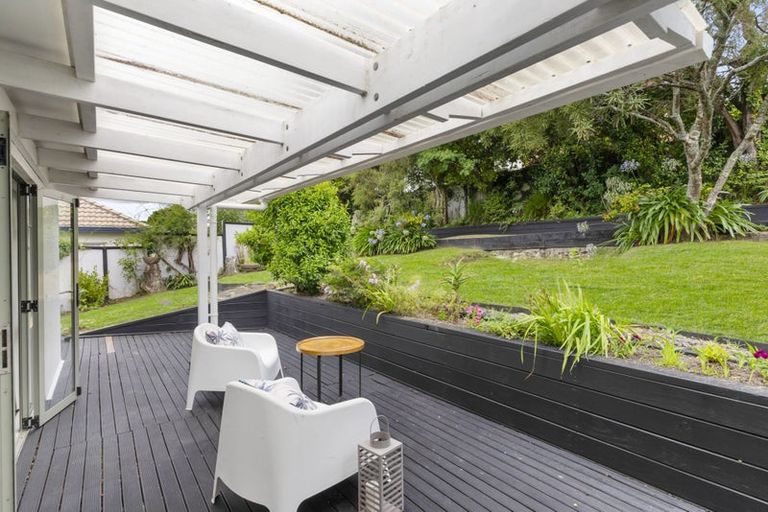 Photo of property in 30 Mandeville Place, Unsworth Heights, Auckland, 0632