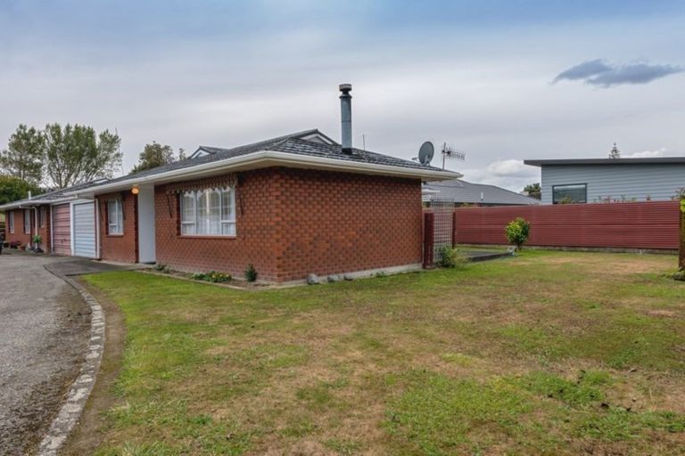 Photo of property in 10 Hollows Crescent, Takaro, Palmerston North, 4412
