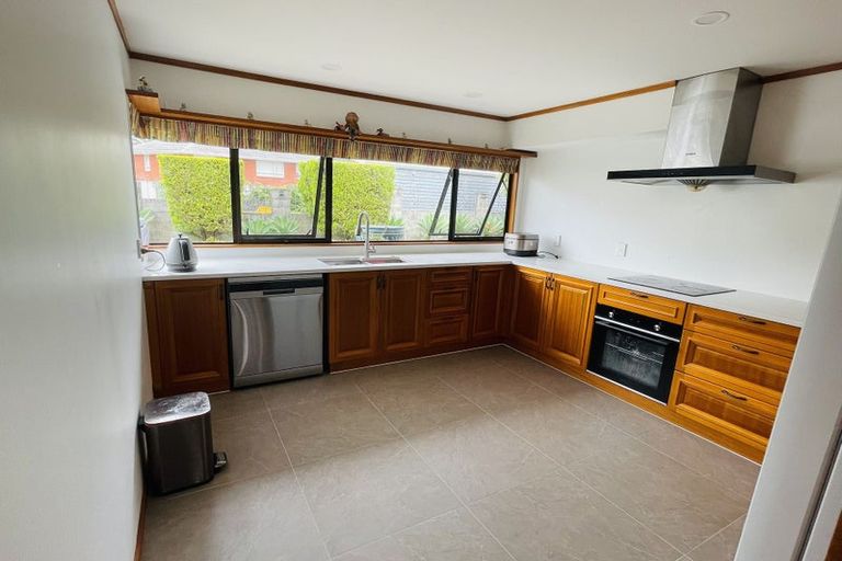 Photo of property in 1/89 Royal View Road, Te Atatu South, Auckland, 0610
