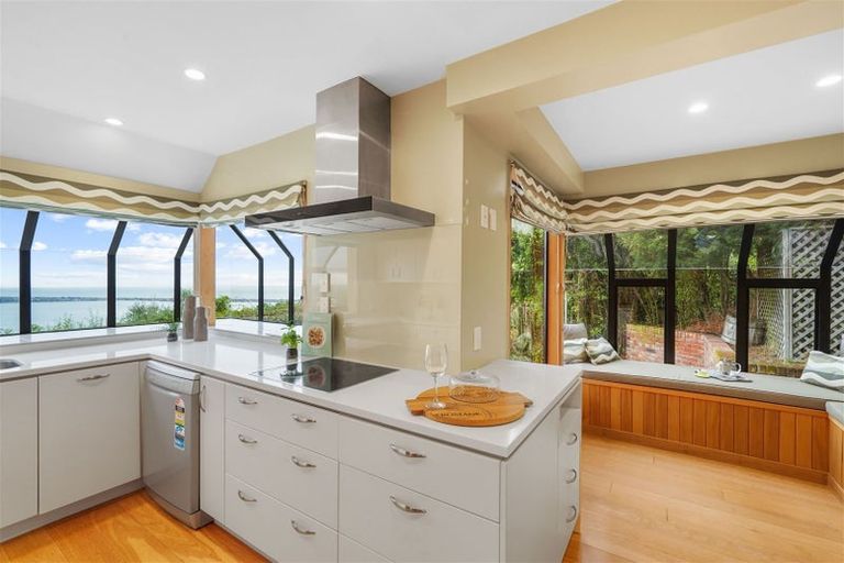 Photo of property in 202b Mount Pleasant Road, Mount Pleasant, Christchurch, 8081