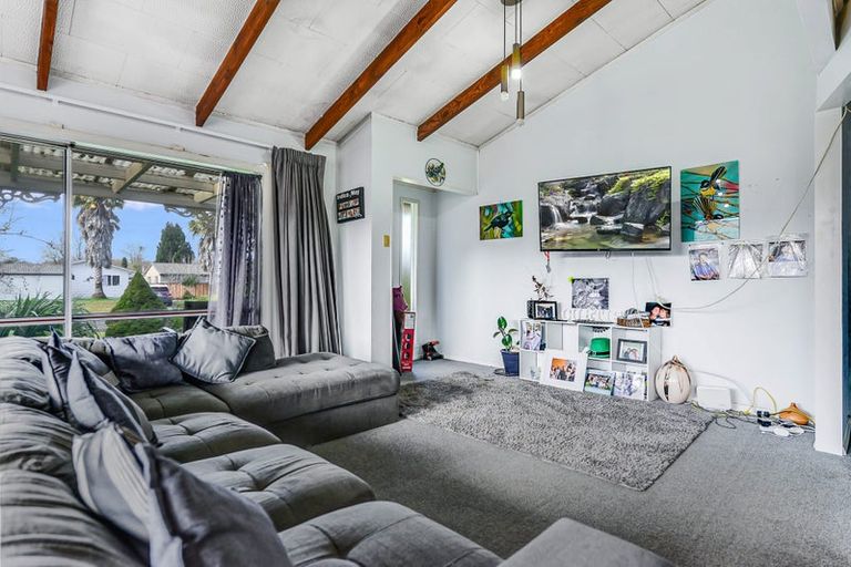 Photo of property in 299 Shakespeare Street, Leamington, Cambridge, 3432