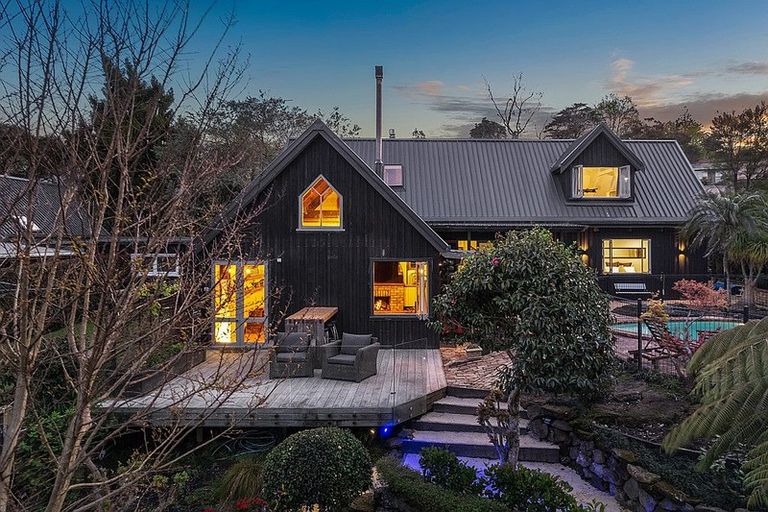 Photo of property in 43 West Lynn Road, Titirangi, Auckland, 0604