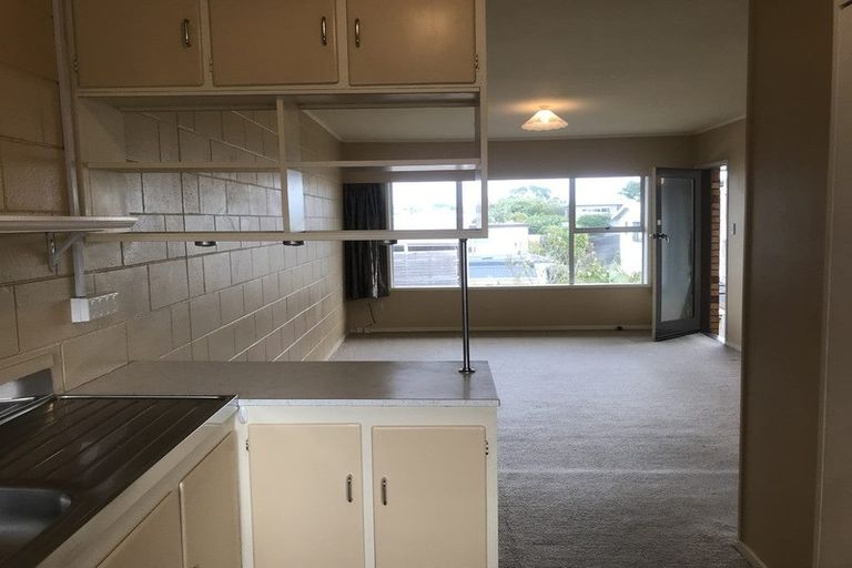 Photo of property in 2/16 Beach Road, Castor Bay, Auckland, 0620