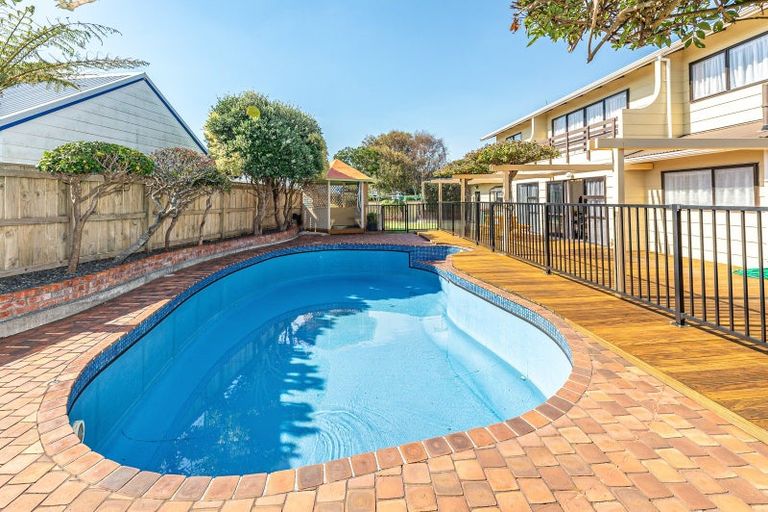 Photo of property in 12 Akepiro Place, Tawhero, Whanganui, 4501