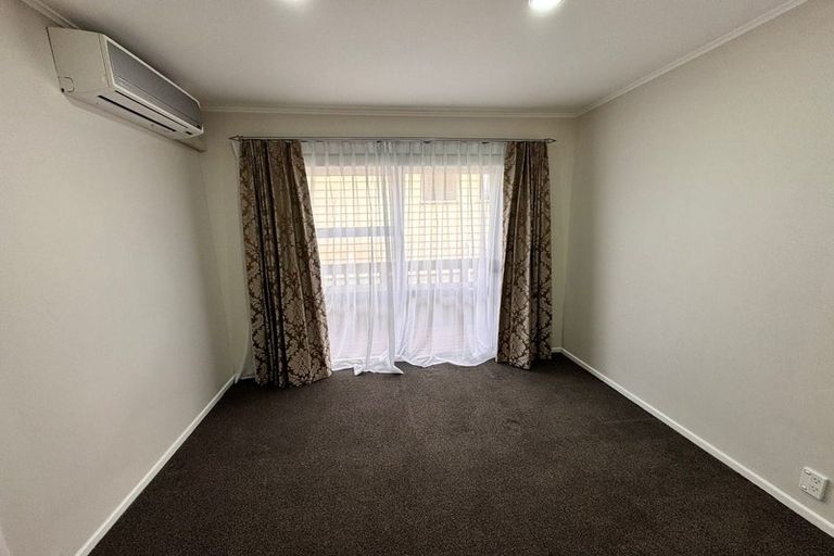 Photo of property in 18b Kirby Street, Glendene, Auckland, 0602