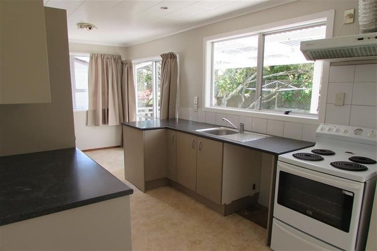 Photo of property in 4 Ballial Place, West Harbour, Auckland, 0618
