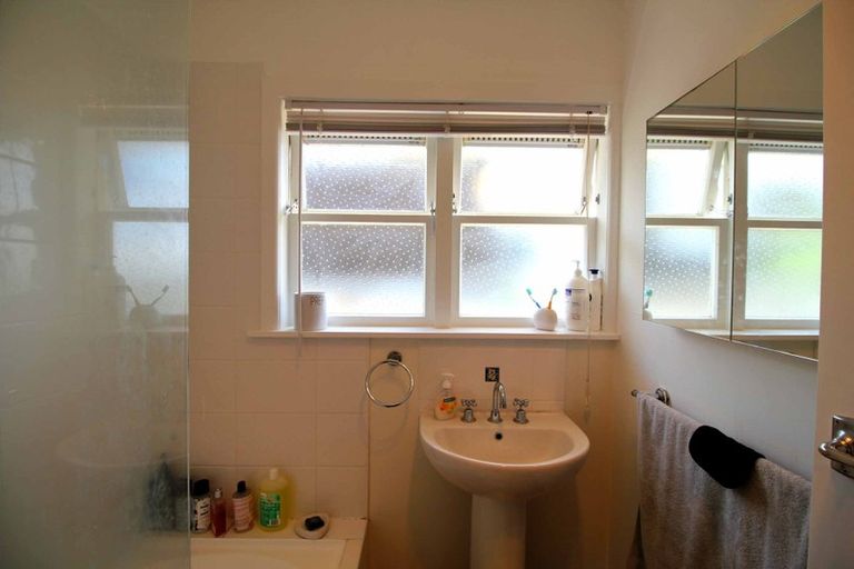 Photo of property in 33 Park Road, Glenfield, Auckland, 0629