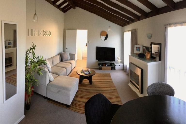 Photo of property in 12 Indira Place, Khandallah, Wellington, 6035