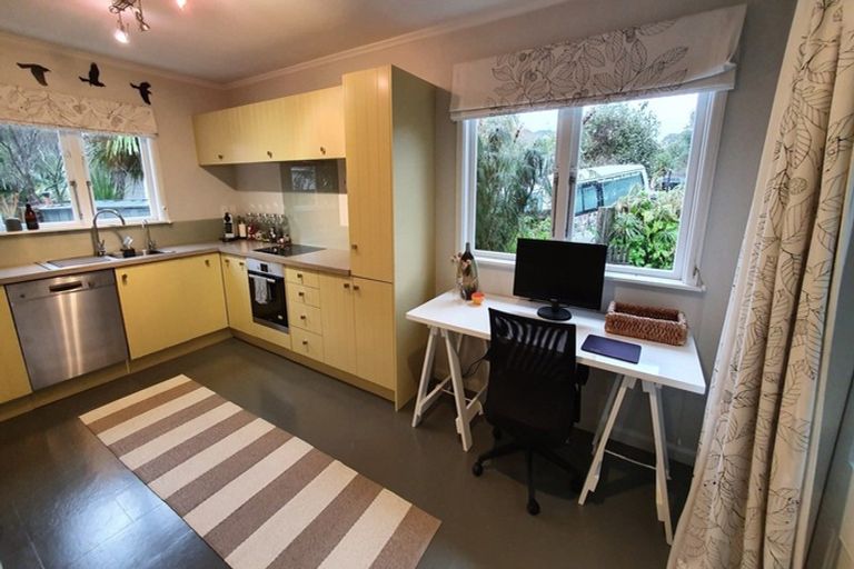 Photo of property in 192 Raumati Road, Raumati Beach, Paraparaumu, 5032