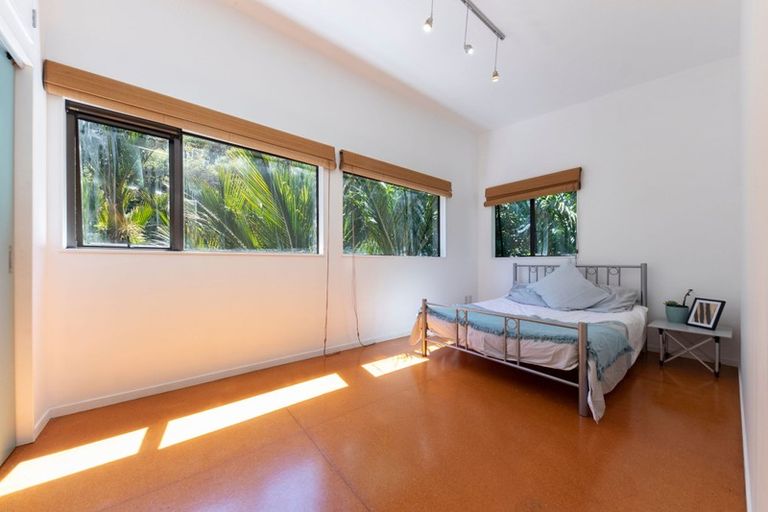 Photo of property in 40 Lone Kauri Road, Karekare, New Lynn, 0772