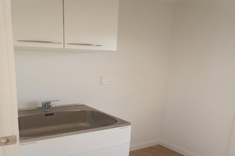 Photo of property in 2/462 East Coast Road, Windsor Park, Auckland, 0630