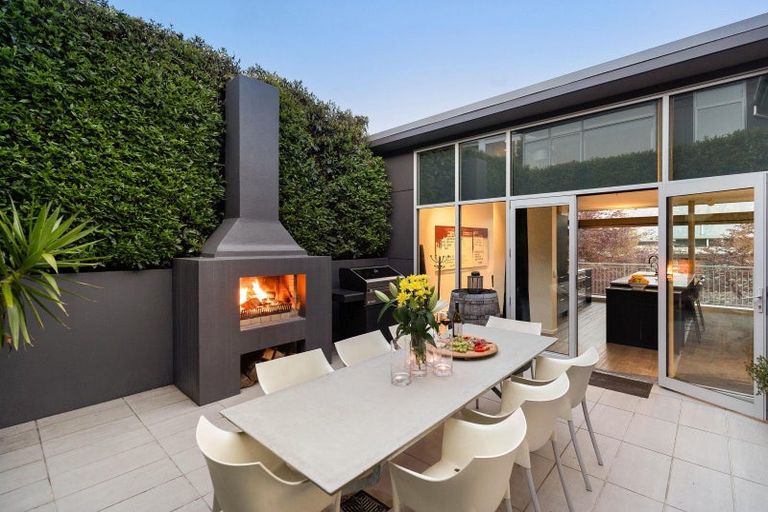 Photo of property in 6 Whitbourn Place, Fernhill, Queenstown, 9300