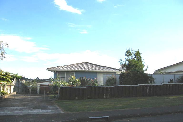 Photo of property in 94 Lantana Road, Green Bay, Auckland, 0604