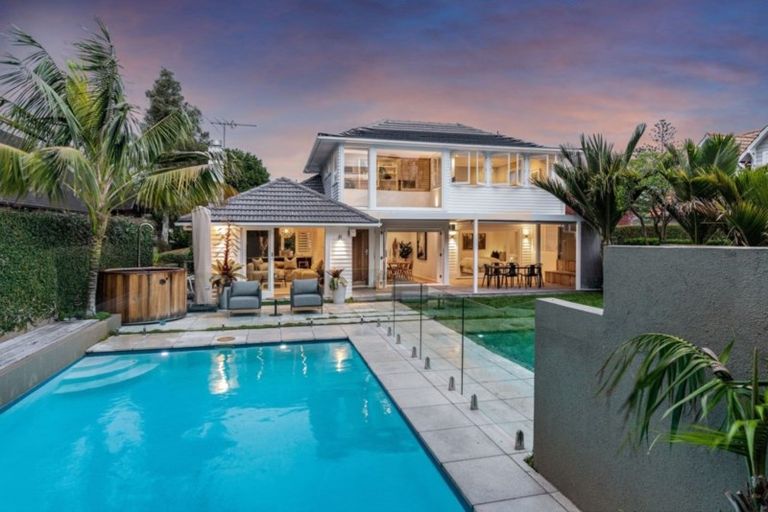 Photo of property in 32 Raymond Street, Point Chevalier, Auckland, 1022