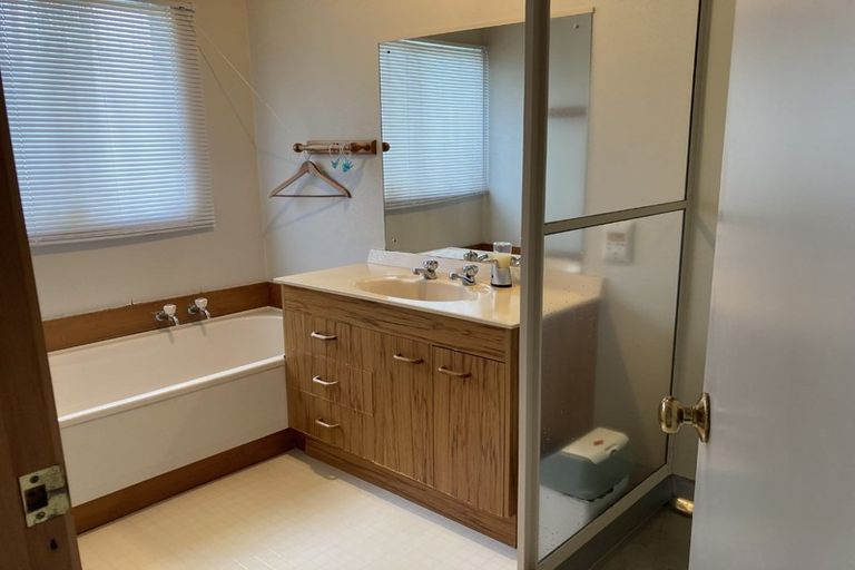 Photo of property in 1/77 Aberfeldy Avenue, Highland Park, Auckland, 2010