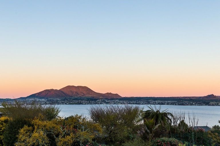 Photo of property in 43 Mapara Road, Acacia Bay, Taupo, 3385