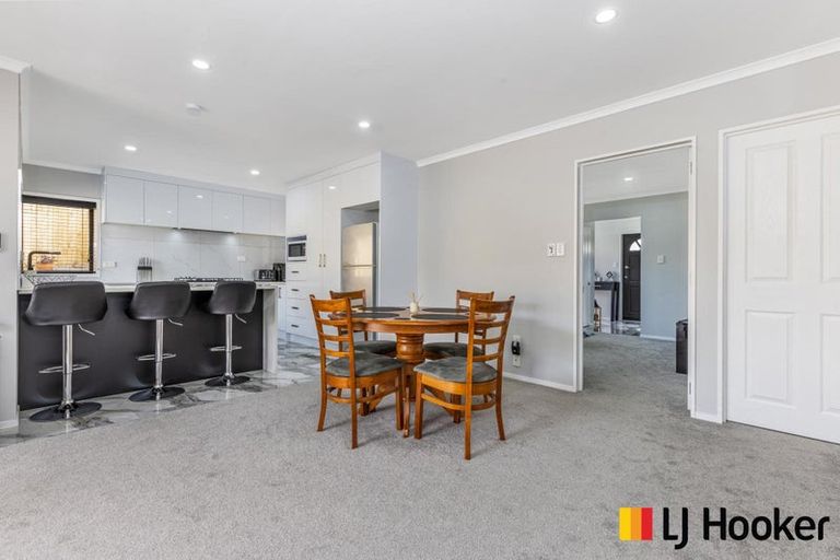 Photo of property in 54 Etherton Drive, Weymouth, Auckland, 2103