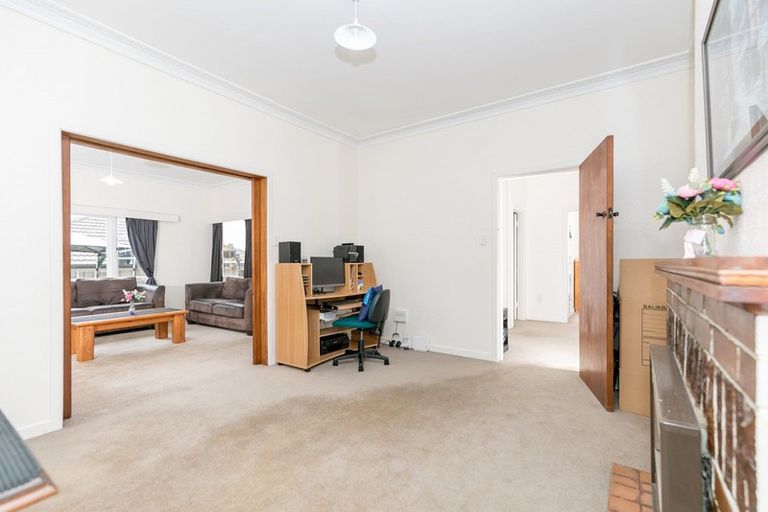 Photo of property in 17 Carey Street, Maeroa, Hamilton, 3200