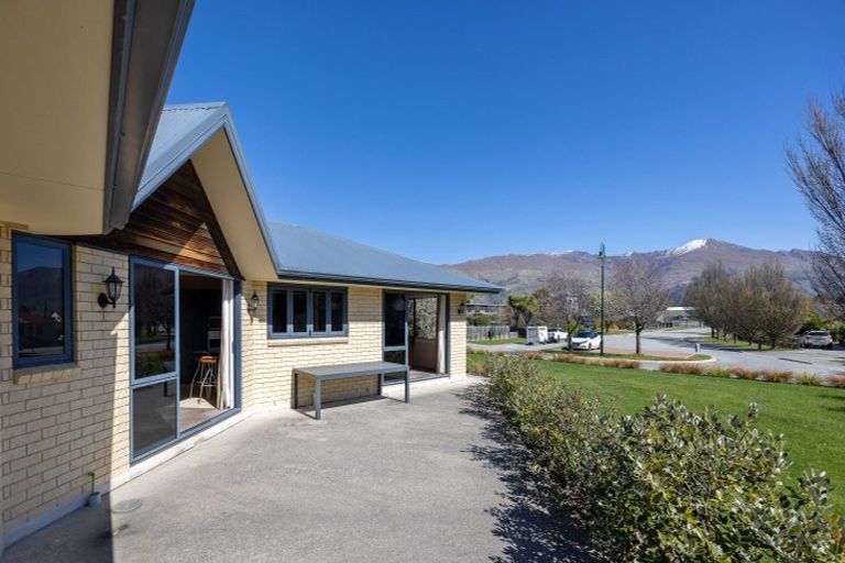 Photo of property in 22 Allenby Place, Wanaka, 9305
