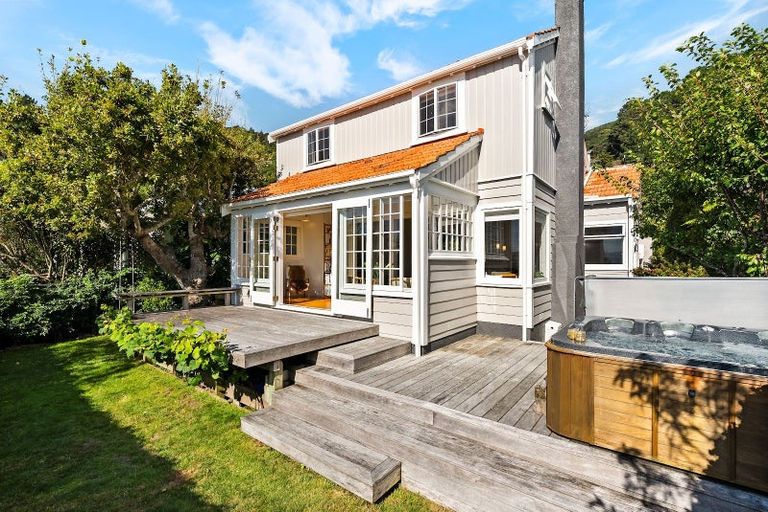 Photo of property in 4 Manuka Terrace, Eastbourne, Lower Hutt, 5013