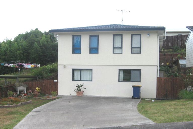 Photo of property in 8 Garner Place, Glenfield, Auckland, 0629