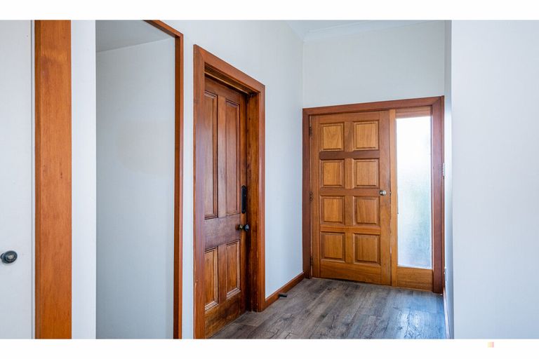 Photo of property in 72 Timaru Road, Waimate, 7924