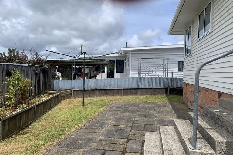 Photo of property in 1/204 Sturges Road, Henderson, Auckland, 0612