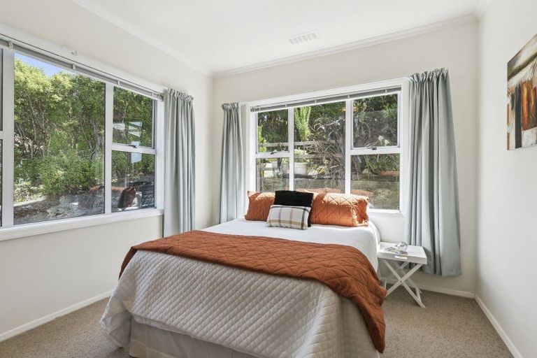 Photo of property in 44 Raroa Terrace, Tawa, Wellington, 5028