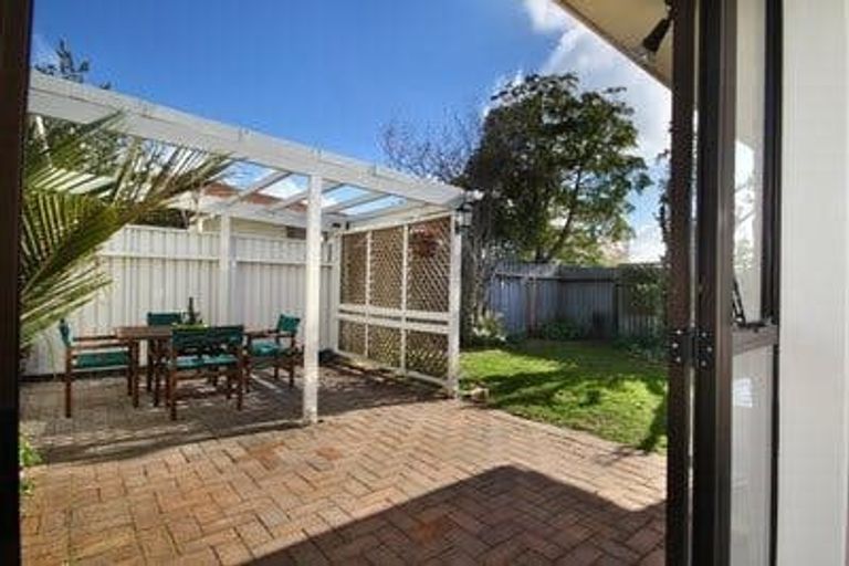 Photo of property in 3/13 Northall Road, New Lynn, Auckland, 0600