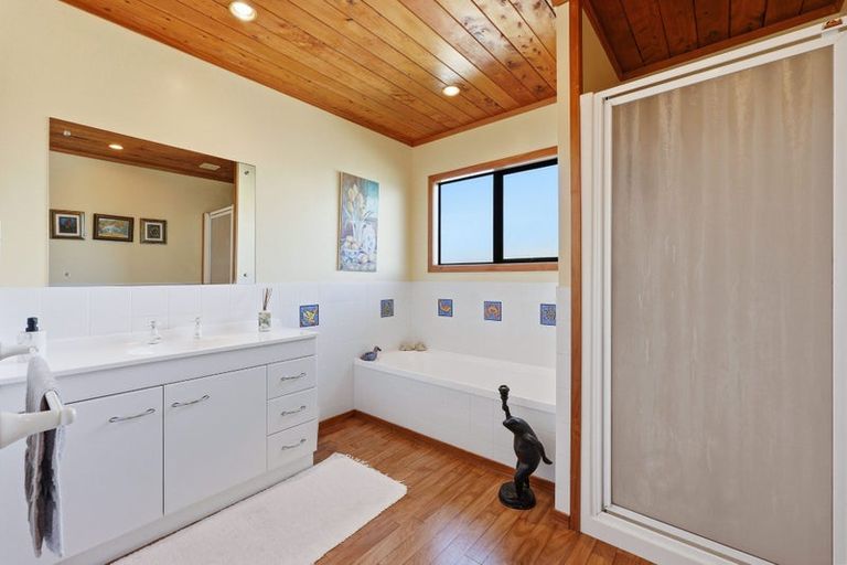 Photo of property in 166 Torkar Road, Clarks Beach, 2122
