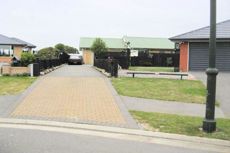 Photo of property in 10 Peel Close, Rolleston, 7614