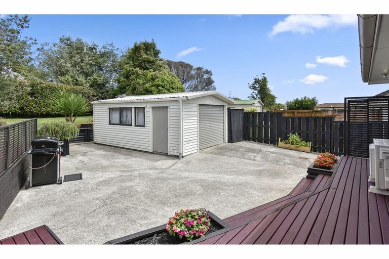 Photo of property in 27 Aronia Way, Goodwood Heights, Auckland, 2105