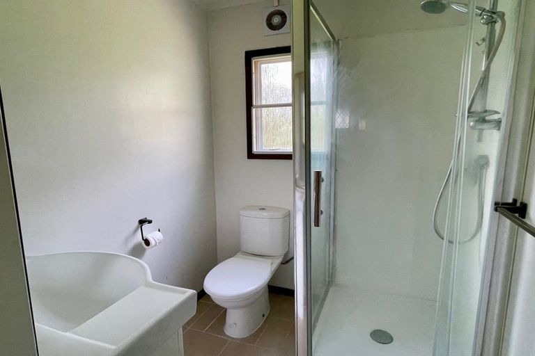 Photo of property in 11 Ravenstone Place, Chatswood, Auckland, 0626