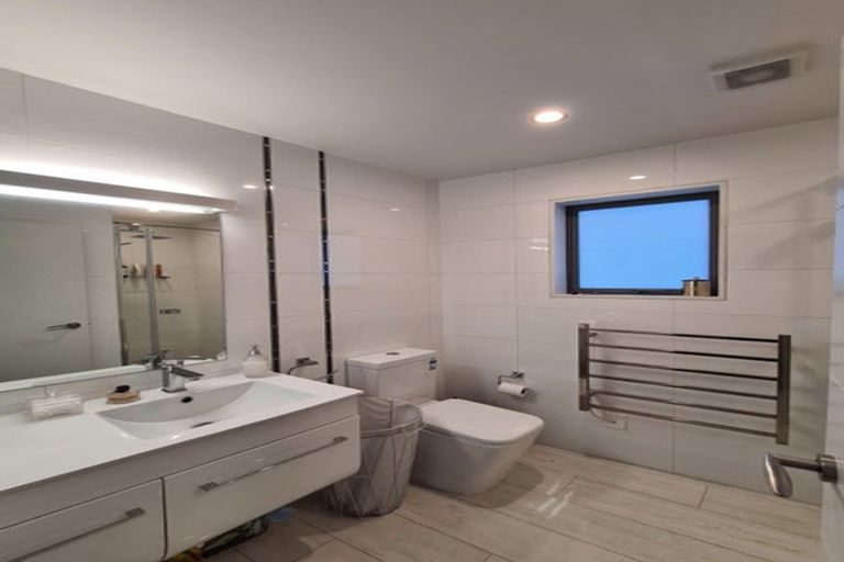 Photo of property in 37 Newington Road, Henderson, Auckland, 0612