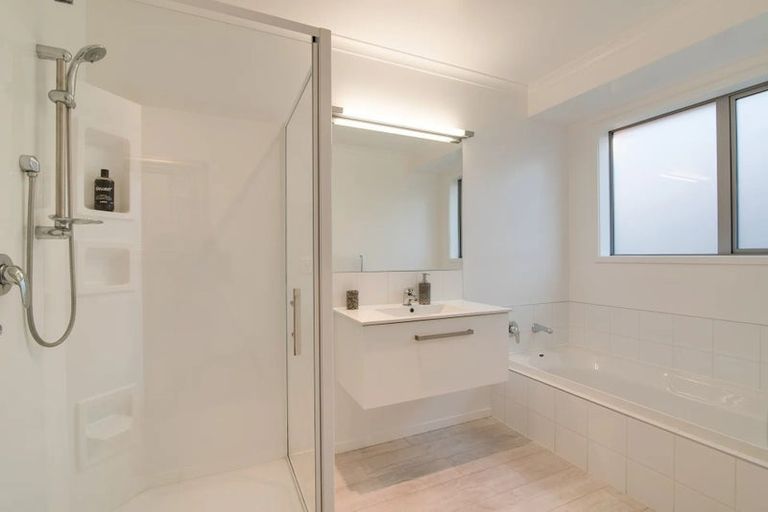 Photo of property in 4 Shipton Court, Lower Shotover, Queenstown, 9304