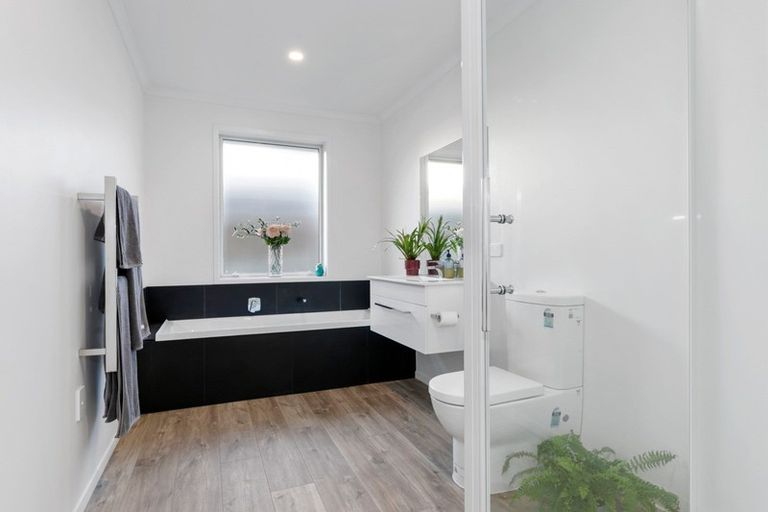 Photo of property in 55 Awataha Crescent, Pyes Pa, Tauranga, 3110