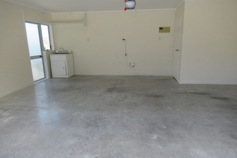 Photo of property in 1/4 Fairbanks Place, Glendene, Auckland, 0602