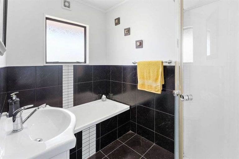 Photo of property in 77 Aorangi Road, Paraparaumu, 5032