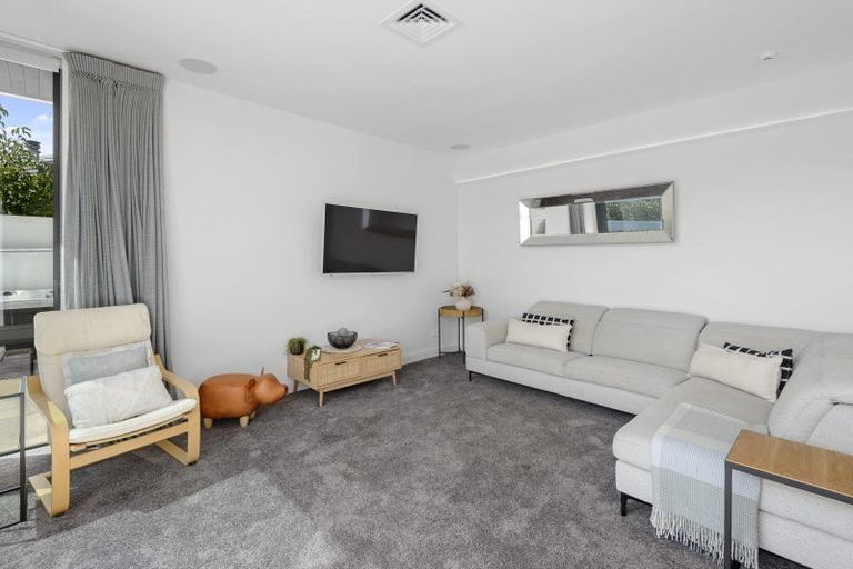 Photo of property in 17 Penhelig Place, Burnside, Christchurch, 8053