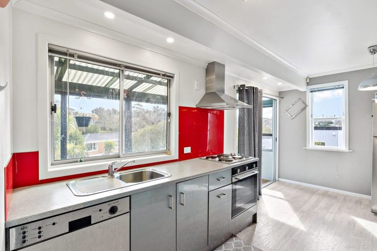 Photo of property in 14 Ludlow Terrace, Totara Vale, Auckland, 0627