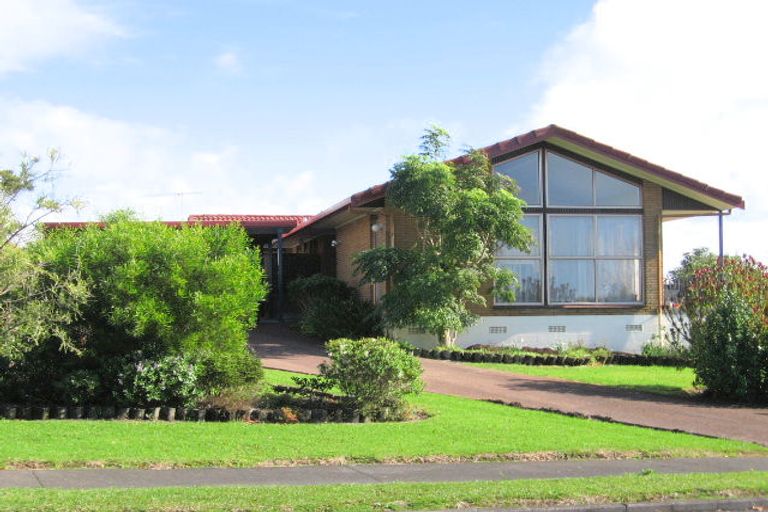 Photo of property in 13 Halldene Terrace, Red Beach, 0932