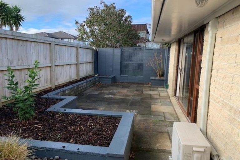 Photo of property in 1/19 Gulf Crest, Bucklands Beach, Auckland, 2012