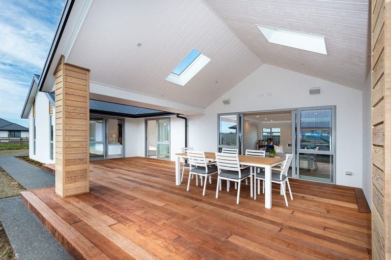 Photo of property in 21 Ridgeland Way, West Melton, 7618