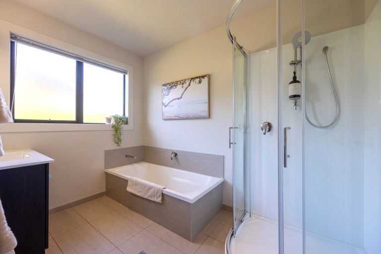 Photo of property in 16 Islington Place, Wanaka, 9305