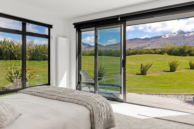 Photo of property in 2 Ayrshire Lane, Speargrass Flat, Queenstown, 9371