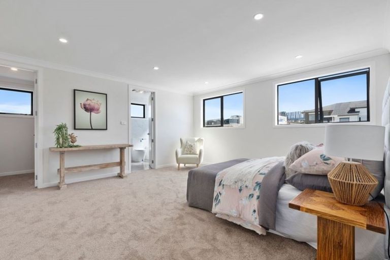 Photo of property in 39 Rathmullen Place, Pinehill, Auckland, 0632