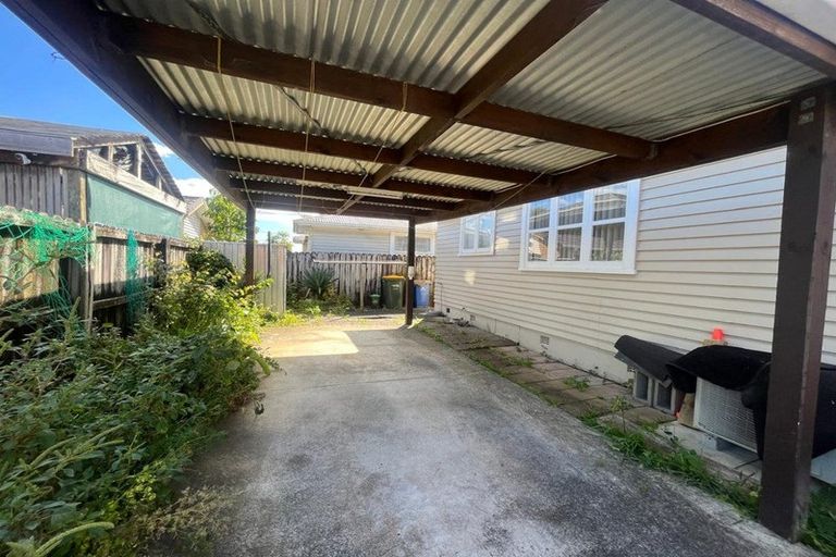 Photo of property in 20 Harrington Road, Henderson, Auckland, 0610