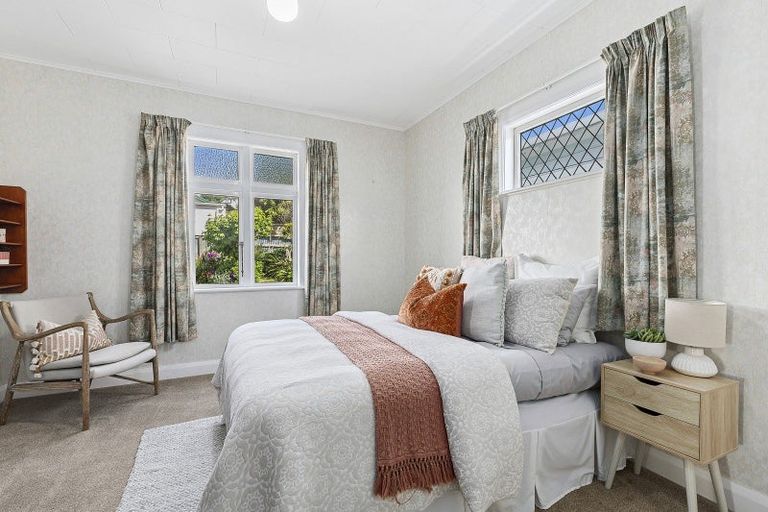 Photo of property in 33 Palm Avenue, Lyall Bay, Wellington, 6022
