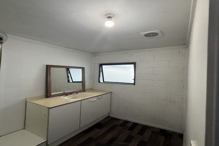 Photo of property in 2/4a Vine Street, Mangere East, Auckland, 2024